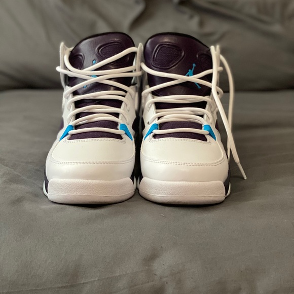 Authentic youth Jordan sneakers - Picture 1 of 6